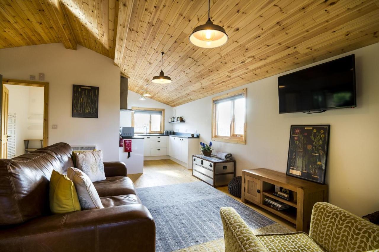 Fern Lodge - 2 Bedroom Log Cabin - Saint Florence - Tenby Exterior photo