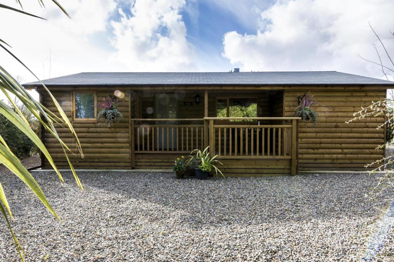 Fern Lodge - 2 Bedroom Log Cabin - Saint Florence - Tenby Exterior photo